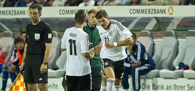 In tegenstelling tot zijn concurrent Miroslav Klose ontbreekt Mario Gomez op het WK. De Duitse spits is niet op tijd hersteld van een knieblessure.