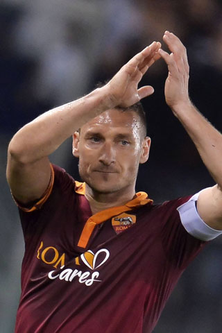 Francesco Totti is met Roma bezig aan een ongekend goed seizoen, maar staat uiteindelijk met lege handen