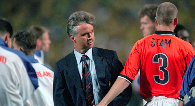Guus Hiddink als bondscoach en international Jaap Stam tijdens het WK van 1998 in Frankrijk.