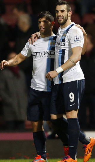 De twee topscorers van Manchester City: Sergio Agüero en Álvaro Negredo.