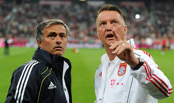 José Mourinho en Louis van Gaal voorafgaand aan een oefenduel tussen Real Madrid en Bayern München. 
