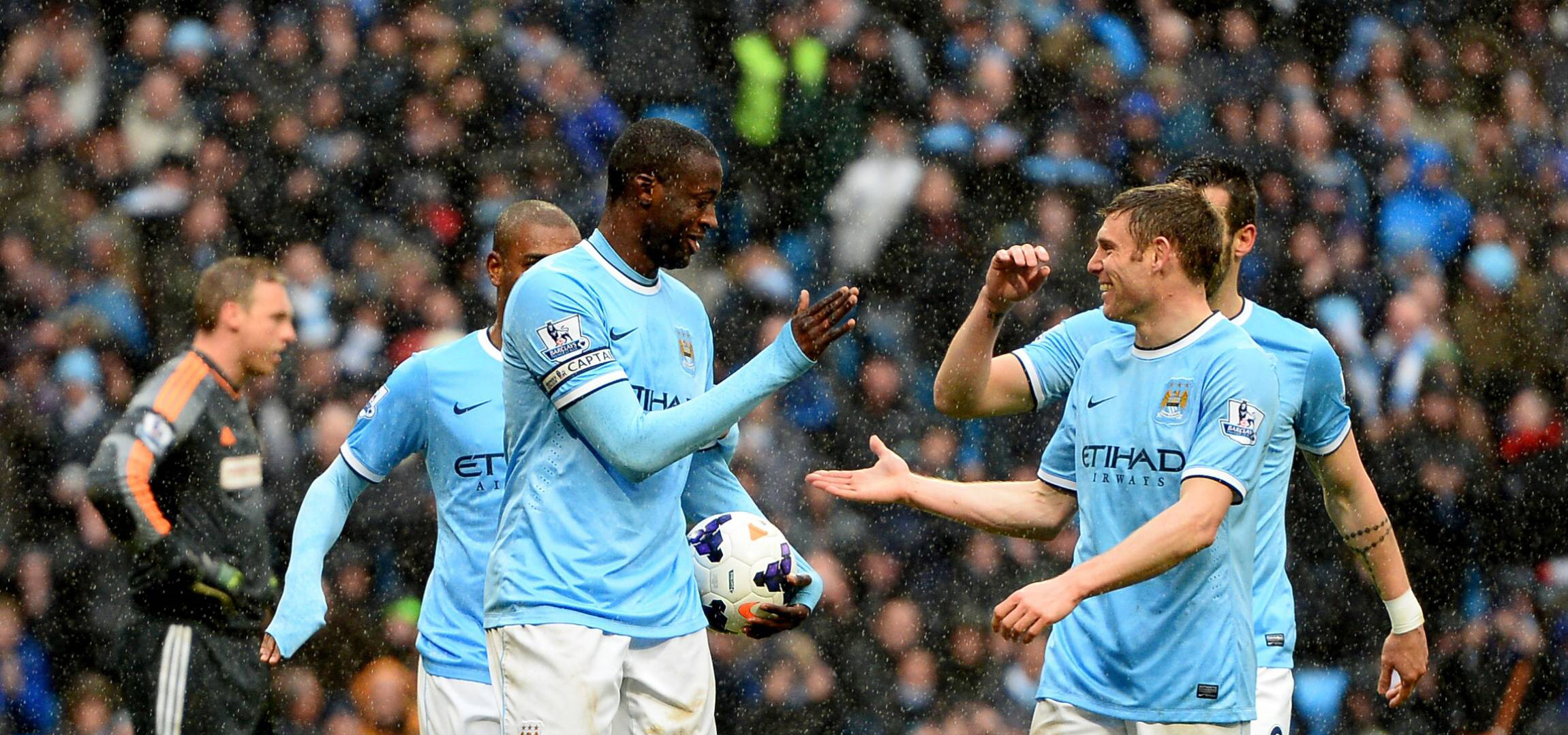 In de wintermaanden komt Yaya Touré in absolute topvorm. In het voorjaar is de Ivoriaan volledig op stoom geraakt en schiet hij drie keer raak tegen Fulham, dat met 5-0 ten onder gaat in Manchester. De wedstrijdbal is dus voor hem.