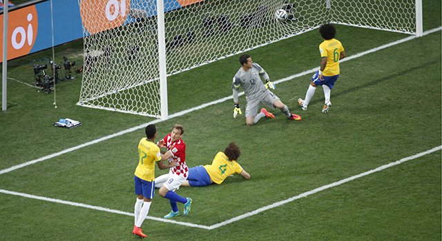 Het eerste doelpunt van het WK in Brazilië kwam op naam van de uiterst ongelukkige Marcelo.
