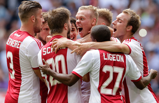 Al op de derde speeldag staat De Klassieker op het programma. Ajax wint in eigen huis van aartsrivaal Feyenoord door twee goals van Kolbeinn Sigthórsson (2-1). Ook dit seizoen overtuigt de IJslander niet, maar het maken van belangrijke goals kan hem niet ontzegd worden.