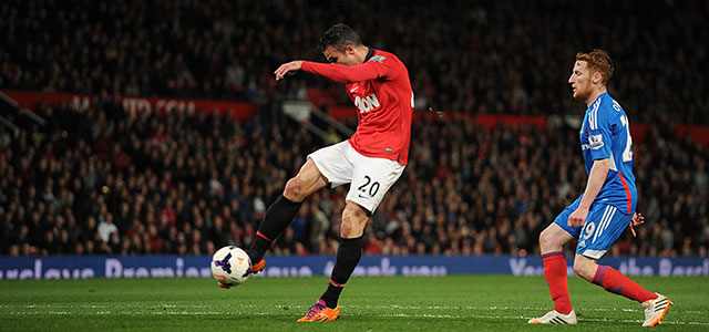 Robin van Persie zorgde dinsdagavond voor het slotakkoord door voor het eerst sinds zijn hattrick tegen Olympiakos Piraeus raak te schieten voor Manchester United.