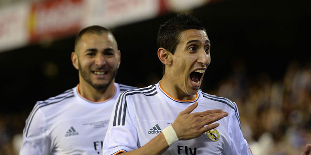 Angel Di María is uitzinnig na de 0-1. Karim Benzema geniet op de achtergrond met hem mee.
