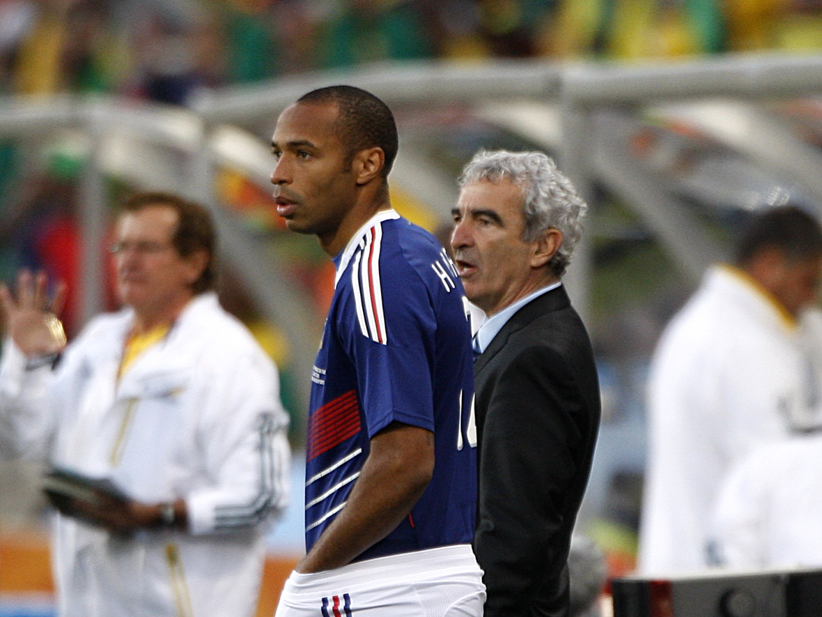 Thierry Henry speelt tegen Zuid-Afrika tijdens het WK 2010 zijn laatste wedstrijd voor Les Blues. Zijn interlandloopbaan van dertien jaar eindigt dramatisch. Frankrijk, met Henry op de reservebank, eindigt als vierde in de groepsfase. Henry komt in totaal tot 123 interlands waarin hij 51 keer doel treft. Daarmee hij is topscorer aller tijden van zijn land.