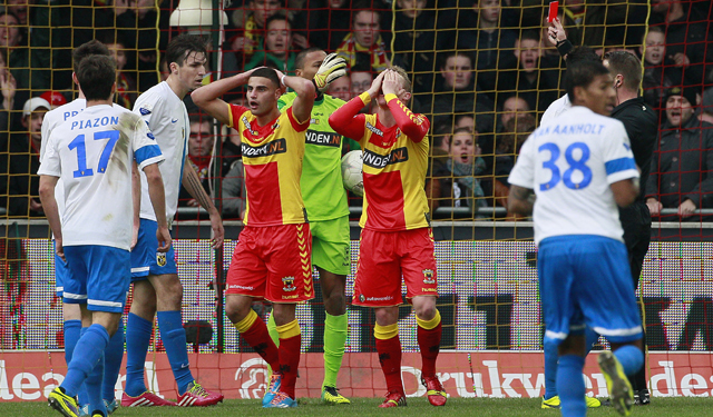 Maar er zijn ook titelkandidaten die een keertje wél thuisgeven. Vitesse was even de koppositie aan Ajax kwijt, maar herstelde zondag in een tumultueus duel in de Adelaarshorst met Go Ahead Eagles de orde.