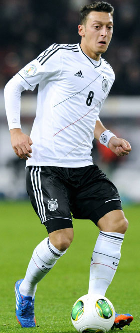 Özil werd tegen Ierland gebruikt in de Messi-rol
