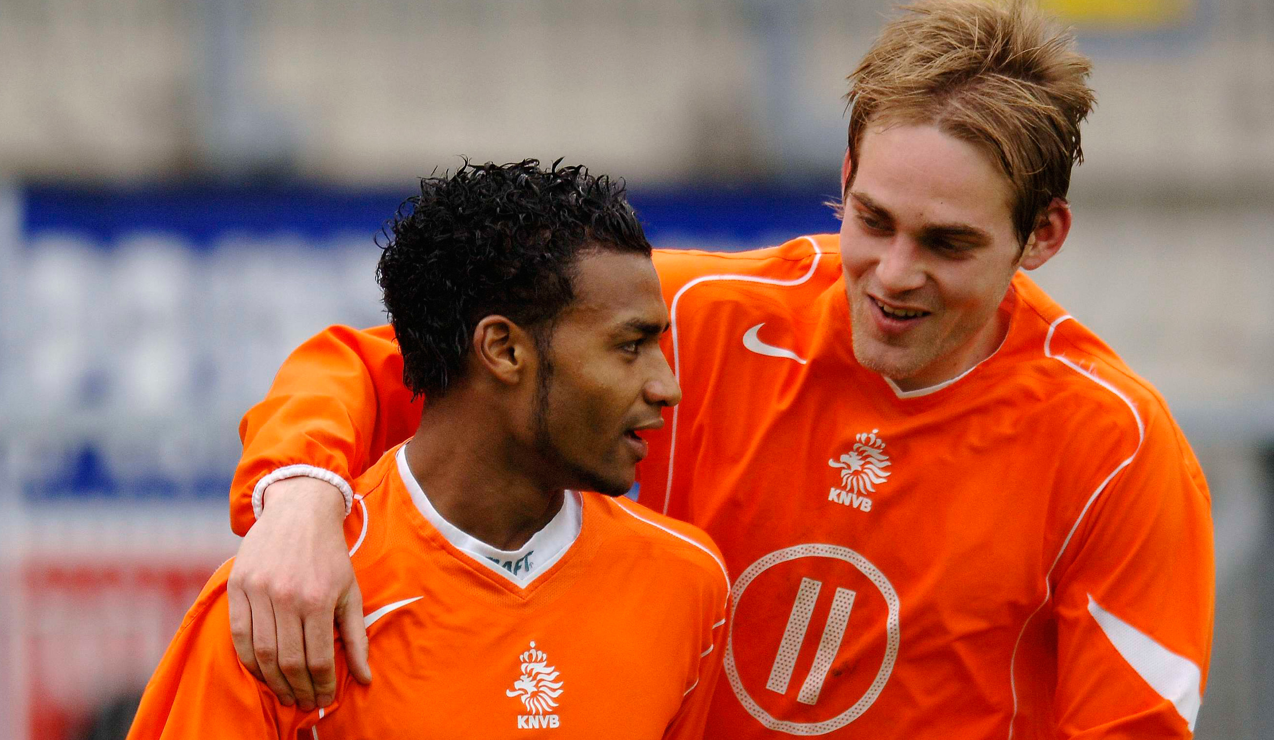 Prince Rajcomar (links) en Arjan Wisse in het shirt van Jong Oranje. Beide spelers kregen niet bepaald een glansrijke carrière.