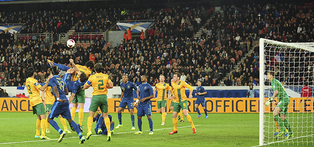 Frankrijk-uit bleek de laatste wedstrijd van Holger Osieck als trainer van de &#039;Socceroos&#039;. Australië ging op bezoek bij de Fransen hard onderuit (6-0). Een maand daarvoor was ook Brazilië met 6-0 te sterk.