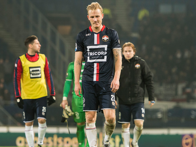 Een uitzege zit er niet in voor Willem II. De Tilburgers nemen op bezoek bij SC Heerenveen nog de leiding dankzij Nick van der Velden, maar laten de voorsprong compleet uit hun handen glippen in de laatste twintig minuten. Heerenveen maakt er drie in het laatste kwart van de wedstrijd: 3-1.