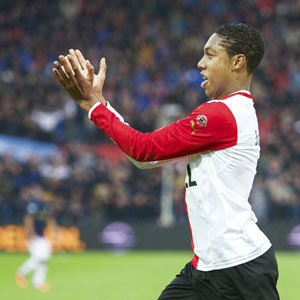 Jean-Paul Boëtius viert zijn doelpunt tegen PSV.