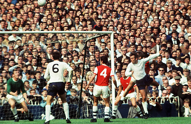 De Londense strijd tussen Arsenal en Tottenham Hotspur is van oudsher een beladen duel. Hier een wedstrijdmoment uit 1968.