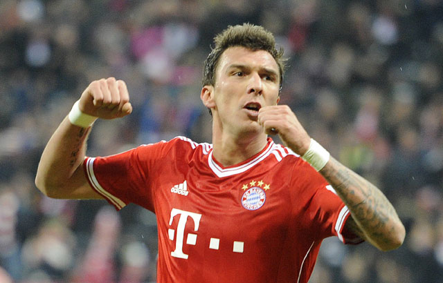 Mario Mandzukic mag dan volgend seizoen moeten vrezen voor zijn basisplaats – Robert Lewandowski komt van Borussia Dortmund – hij is met zeventien treffers topscorer van Bayern in de Bundesliga.