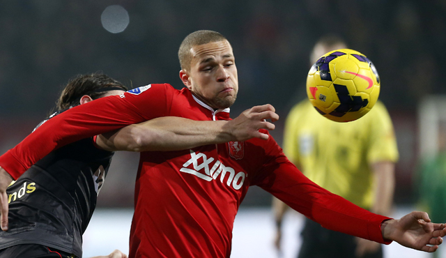 FC Twente maakt tegen Go Ahead Eagles (3-1) geen fout, al heeft de Enschedese ploeg niet te klagen dat Luc Castaignos zijn onbewuste armdoelpunt op zijn naam krijgt. 