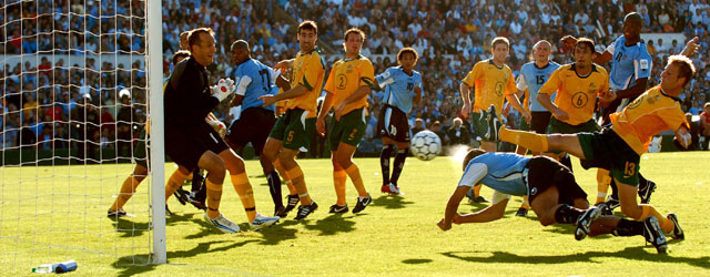 Darío Rodríguez kopt Uruguay in november 2005 op voorsprong tegen Australië. Desondanks zouden &#039;The Socceroos&#039; onder leiding van trainer Guus Hiddink zich na strafschoppen voor het WK in Duitsland plaatsen.