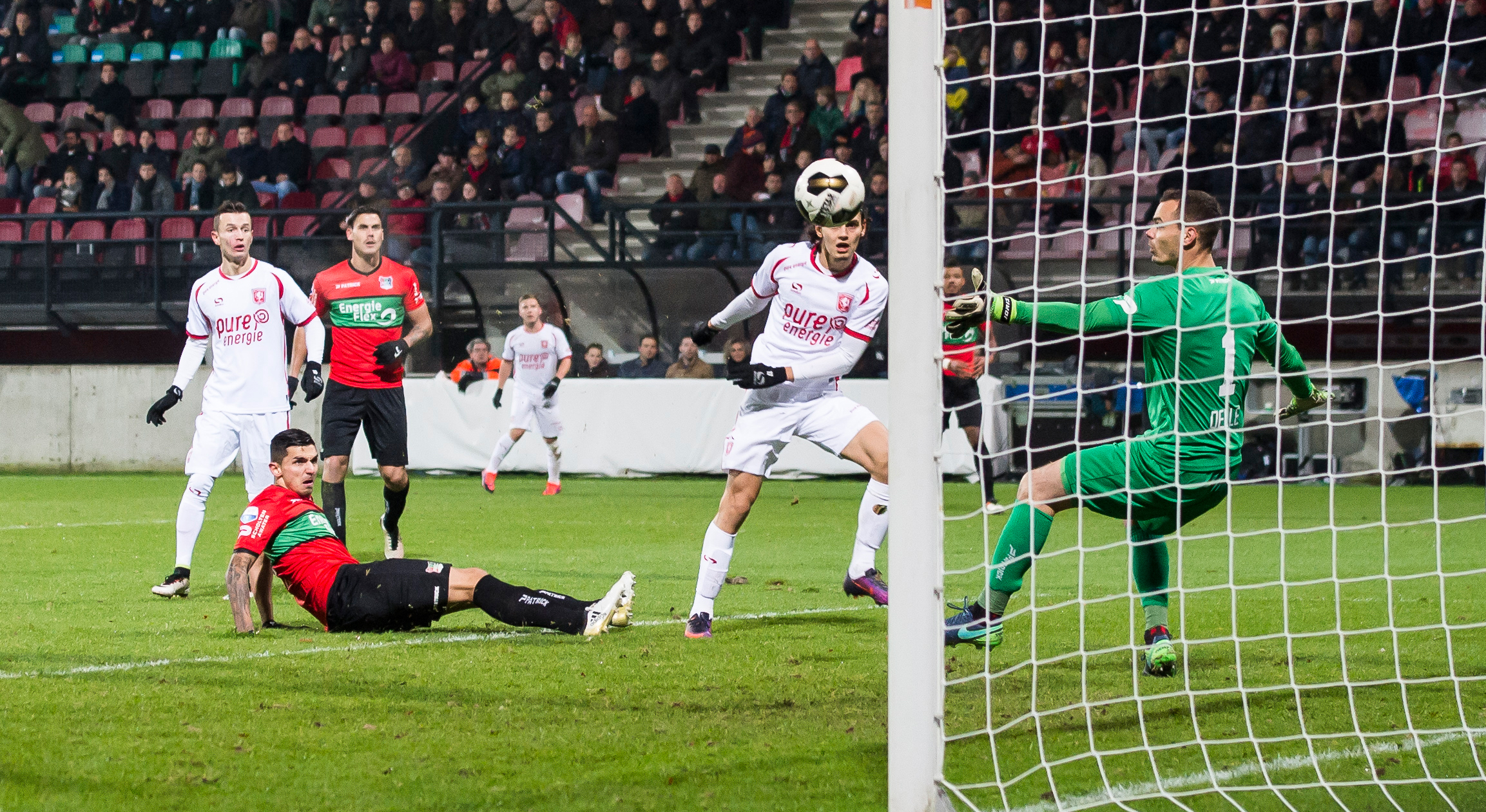 Enes Ünal zorgde tegen NEC voor zijn negende competitietreffer namens FC Twente en is daarmee weer alleen topscorer van de Eredivisie.