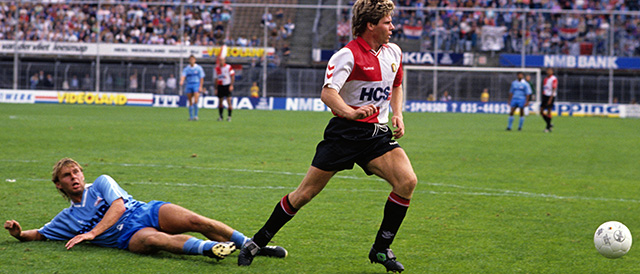 Harry van der Laan in actie voor Feyenoord, waar hij in het seizoen 1990/91 in 22 duels tot negen goals kwam. Voor ADO scoorde hij in de twee seizoenen daarvoor en de vier jaren daarna in totaal 104 keer in 173 wedstrijden.