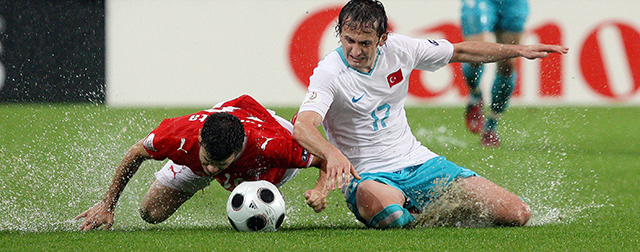 Beeld tijdens het EK-duel Zwitserland-Turkije van 2008.